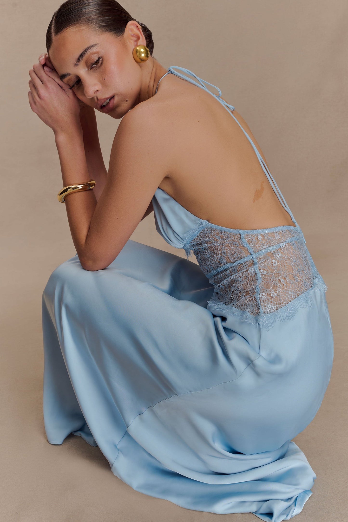 LORAYA - Robe longue en dentelle et satin